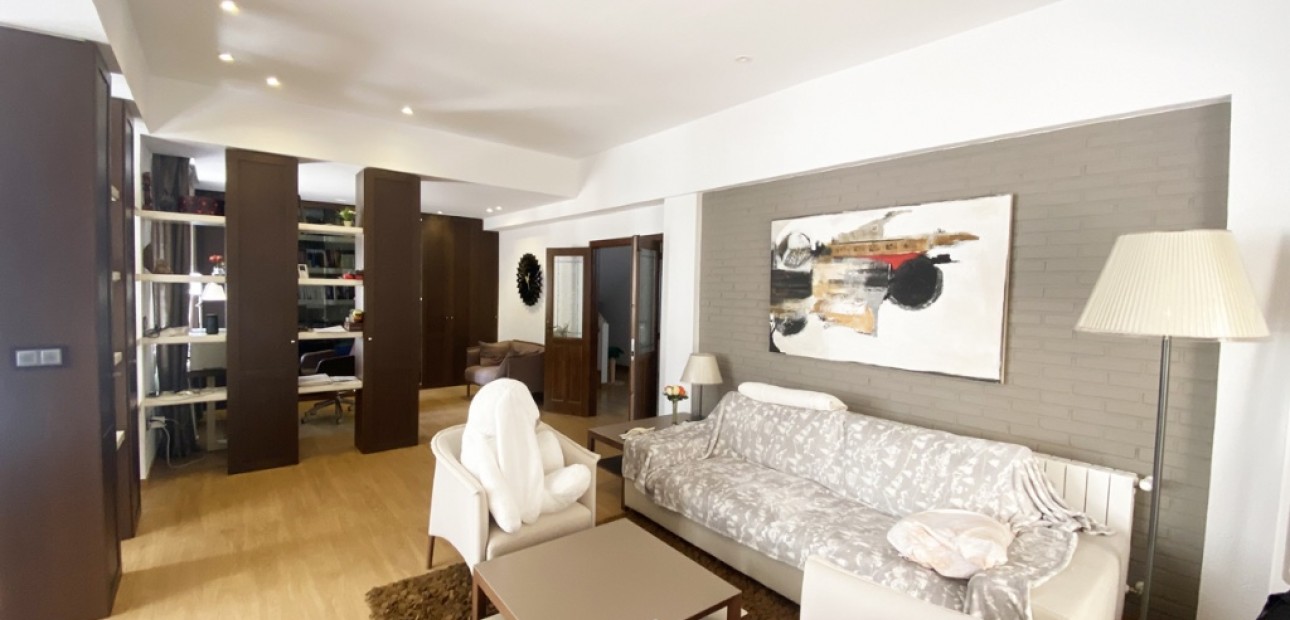 Herverkoop - Villa -
Dehesa de Campoamor