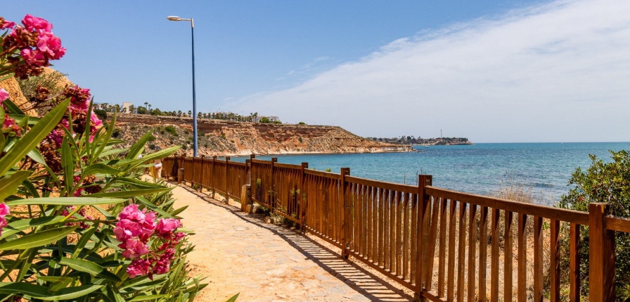 Herverkoop - Villa -
Dehesa de Campoamor