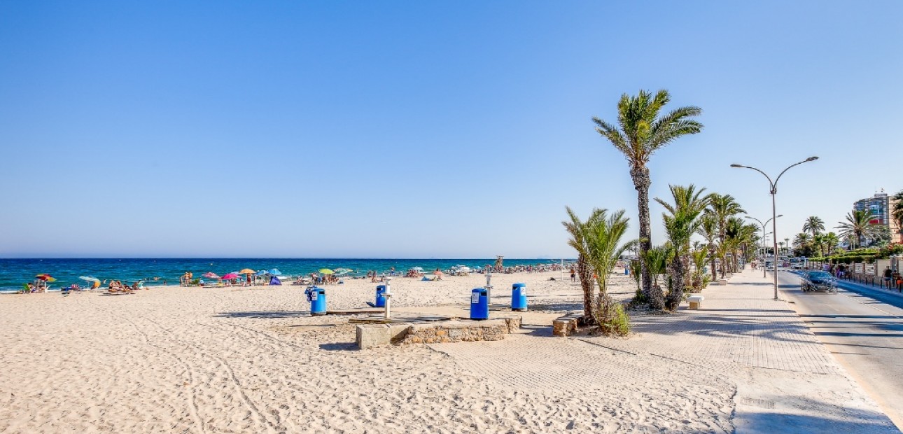 Herverkoop - Villa -
Dehesa de Campoamor