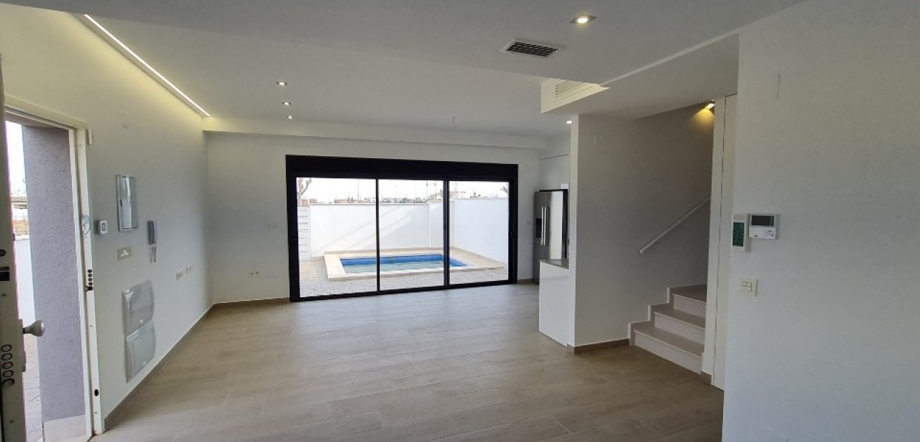 Nueva construcción  - Villa -
La Zenia