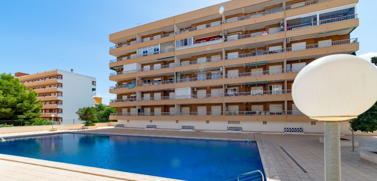 Venta - Apartamento / piso -
Punta Prima