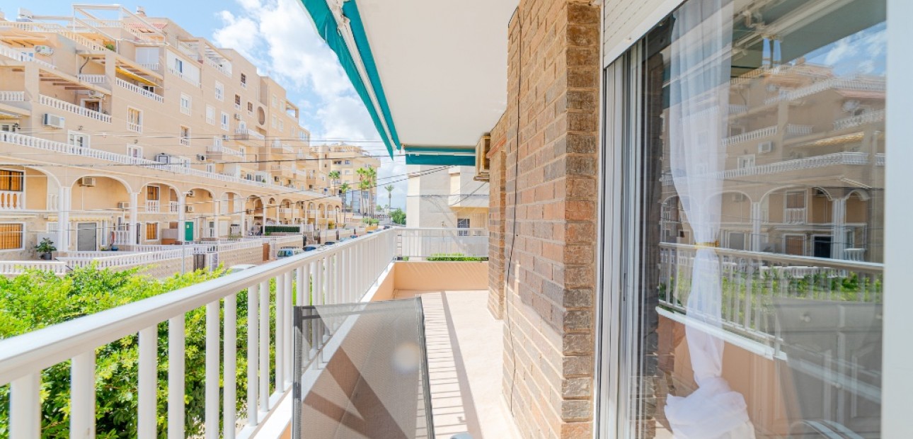 Venta - Apartamento / piso -
Punta Prima