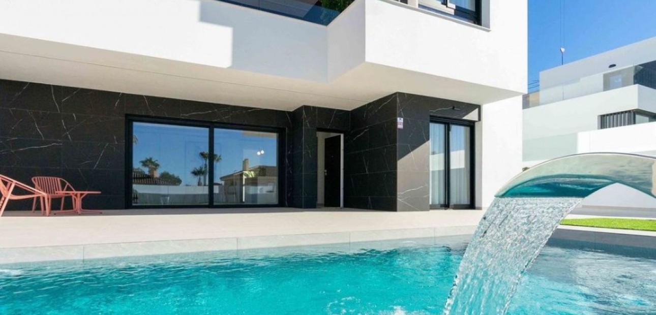 Nueva construcción  - Villa -
Rojales