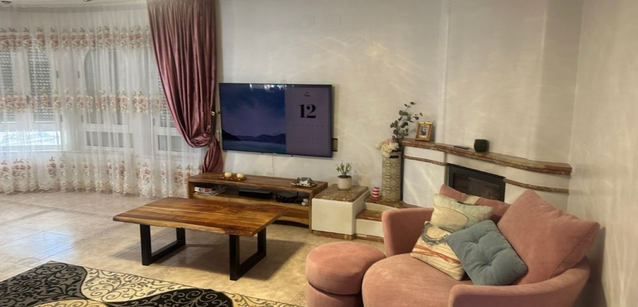 Herverkoop - Villa -
Orihuela