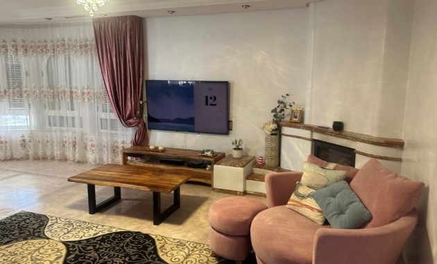 Herverkoop - Villa -
Orihuela