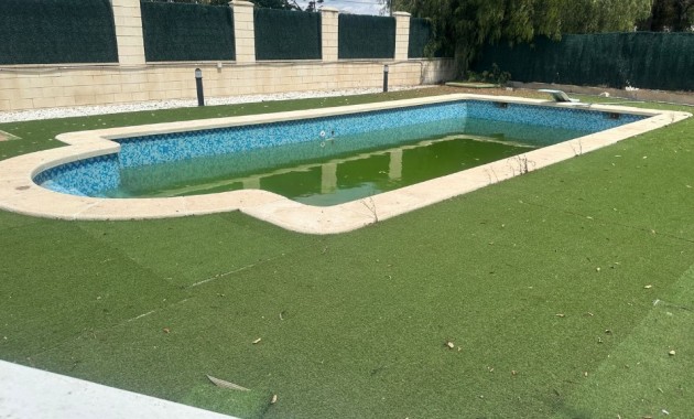 Herverkoop - Villa -
Orihuela