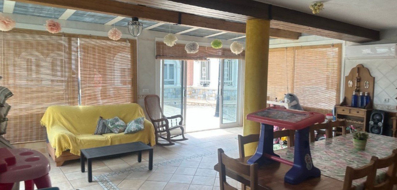 Herverkoop - Villa -
Orihuela