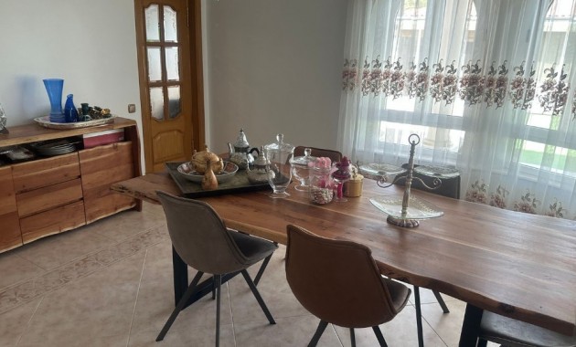 Herverkoop - Villa -
Orihuela