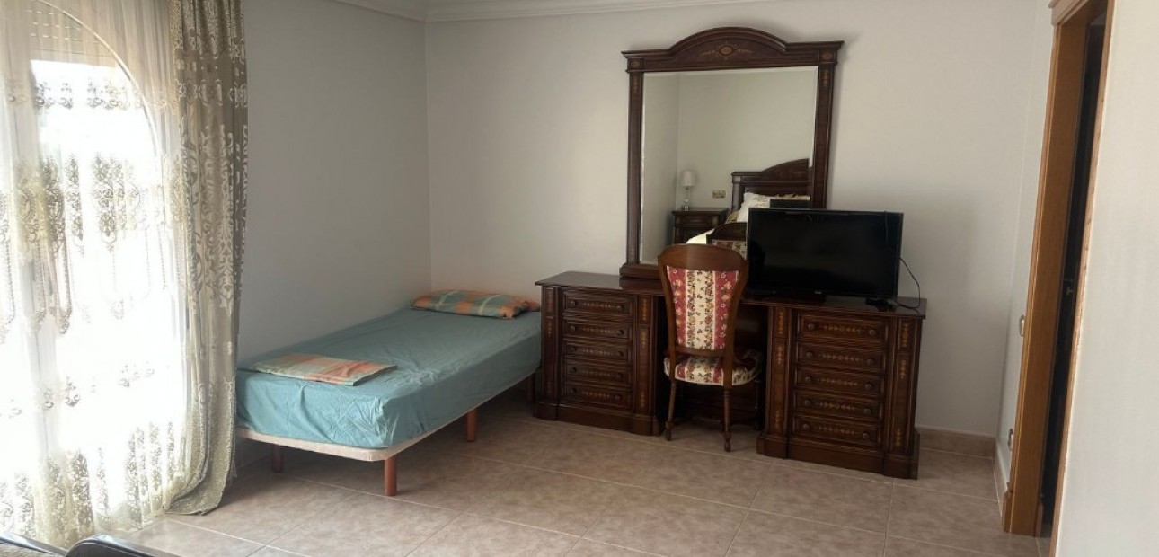 Herverkoop - Villa -
Orihuela