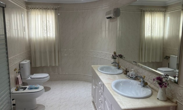 Herverkoop - Villa -
Orihuela