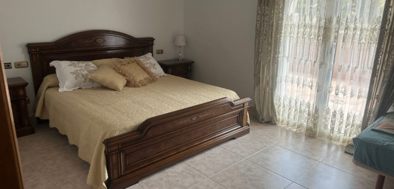 Herverkoop - Villa -
Orihuela