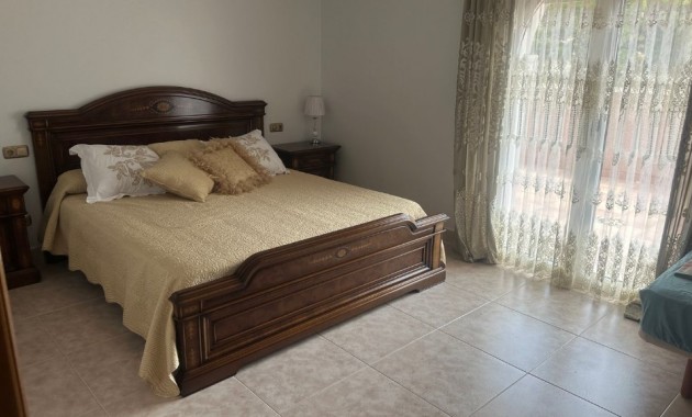 Herverkoop - Villa -
Orihuela