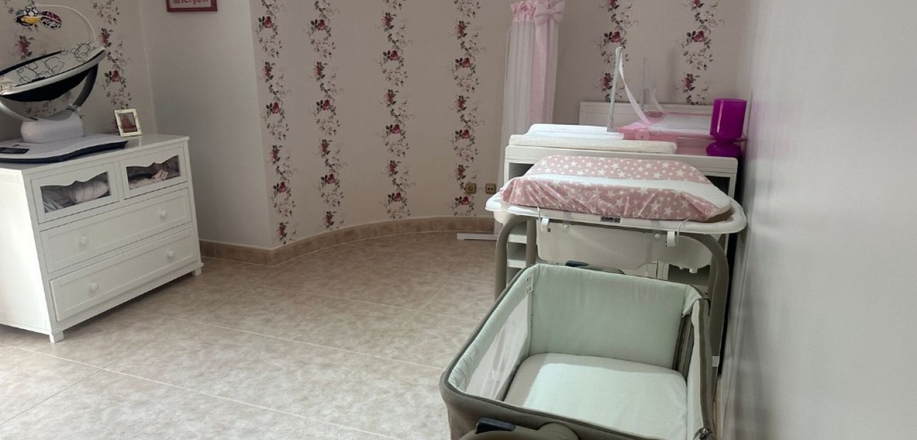 Herverkoop - Villa -
Orihuela