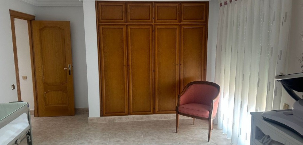 Herverkoop - Villa -
Orihuela