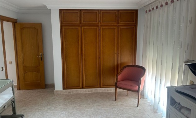 Herverkoop - Villa -
Orihuela