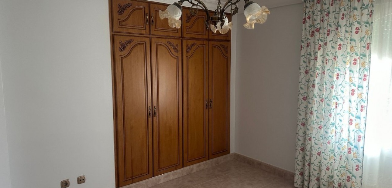 Herverkoop - Villa -
Orihuela