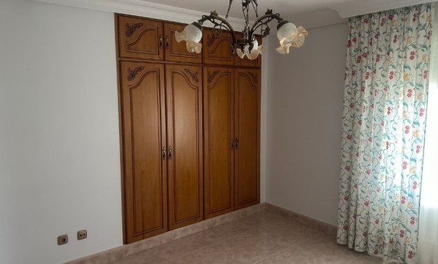 Herverkoop - Villa -
Orihuela