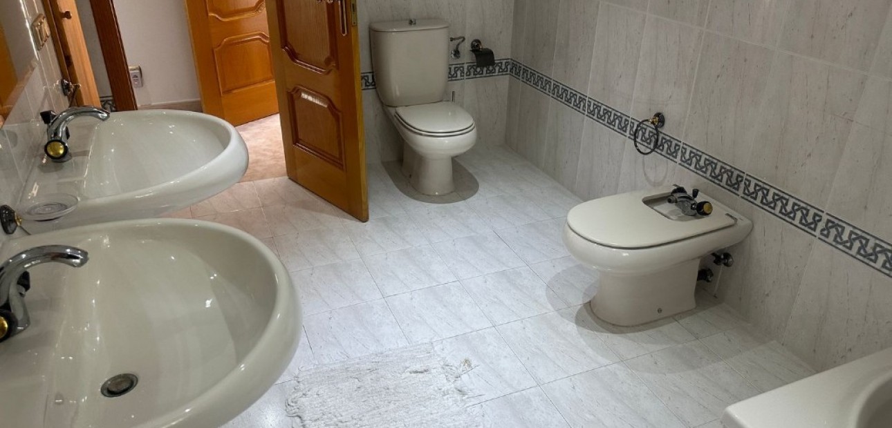 Herverkoop - Villa -
Orihuela