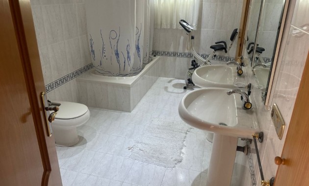 Herverkoop - Villa -
Orihuela