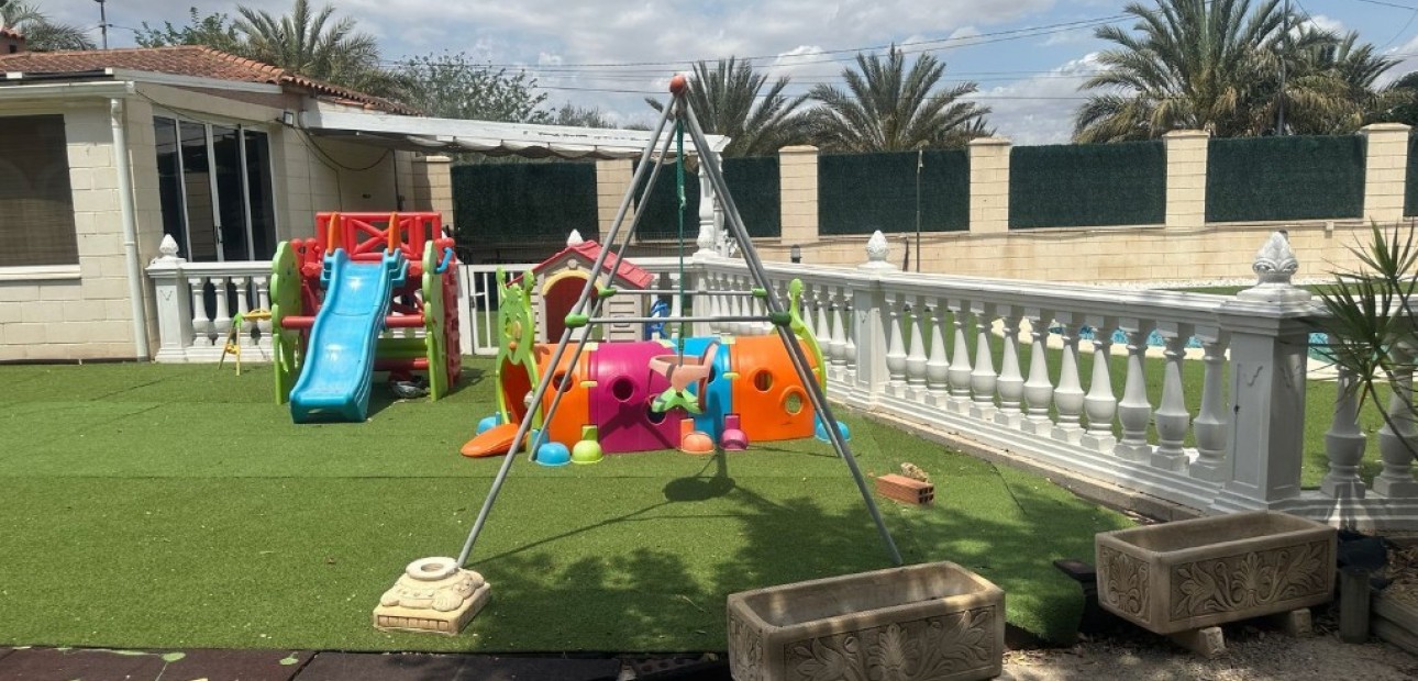 Herverkoop - Villa -
Orihuela