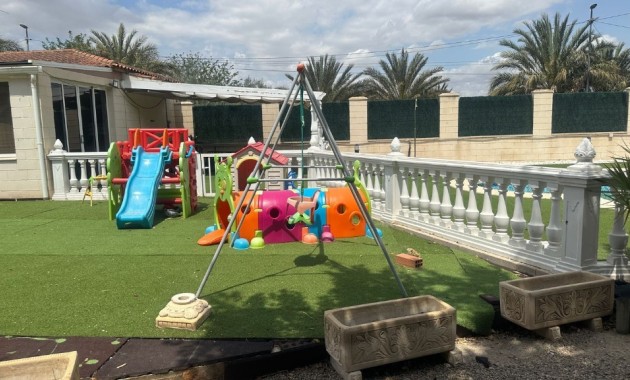 Herverkoop - Villa -
Orihuela