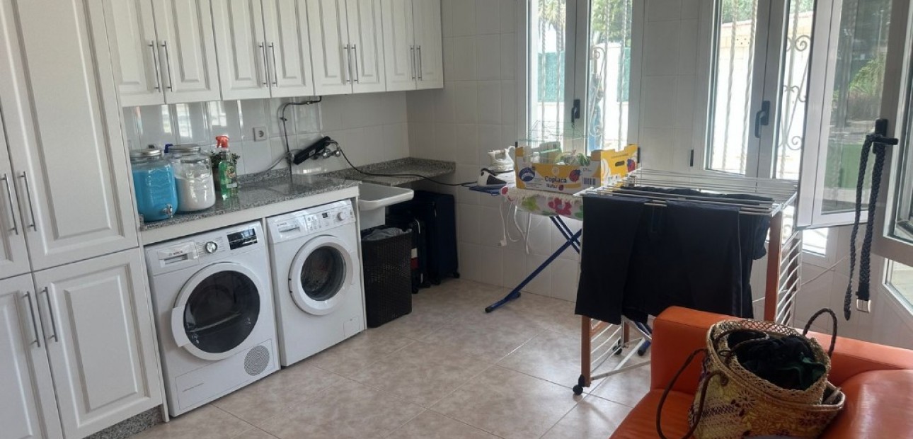 Herverkoop - Villa -
Orihuela