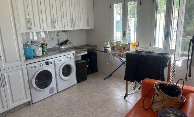 Herverkoop - Villa -
Orihuela