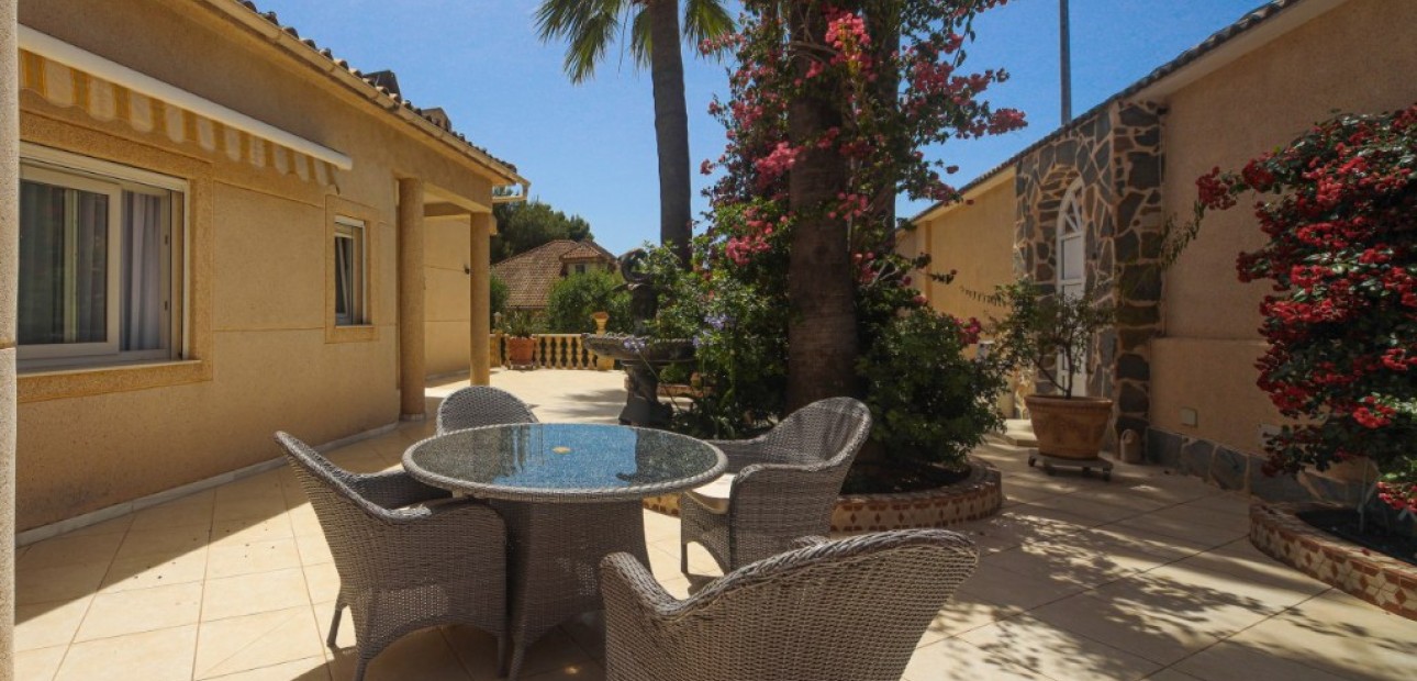 Sale - Villa -
Dehesa de Campoamor