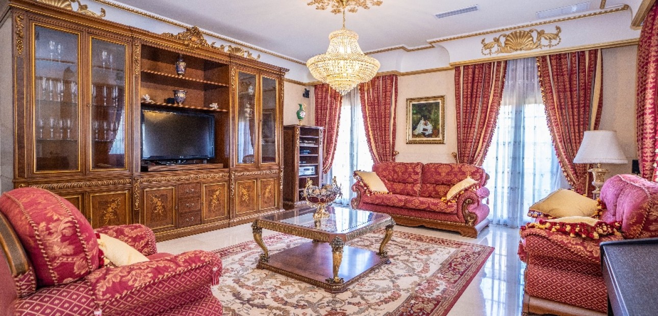 Herverkoop - Villa -
Campoamor