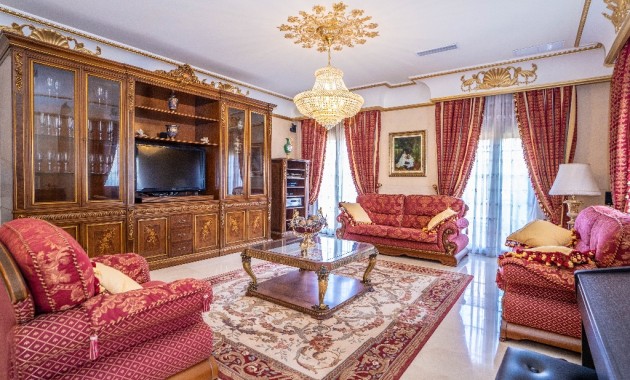 Herverkoop - Villa -
Campoamor