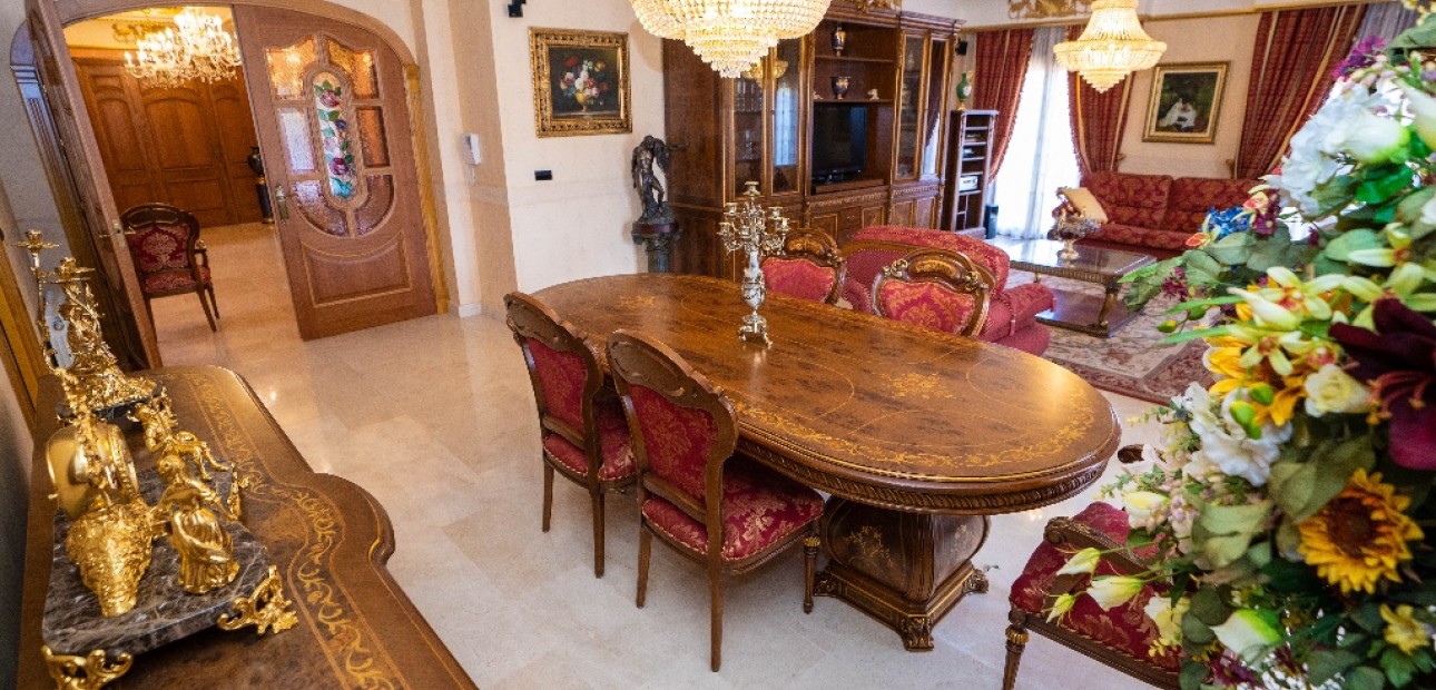 Herverkoop - Villa -
Campoamor