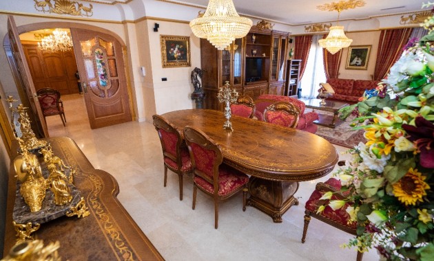 Herverkoop - Villa -
Campoamor