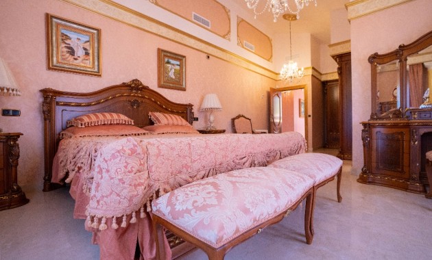 Herverkoop - Villa -
Campoamor