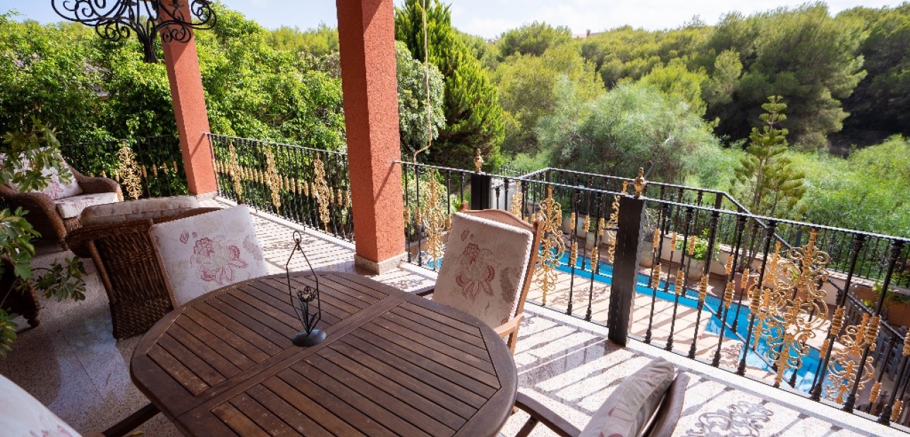 Herverkoop - Villa -
Campoamor