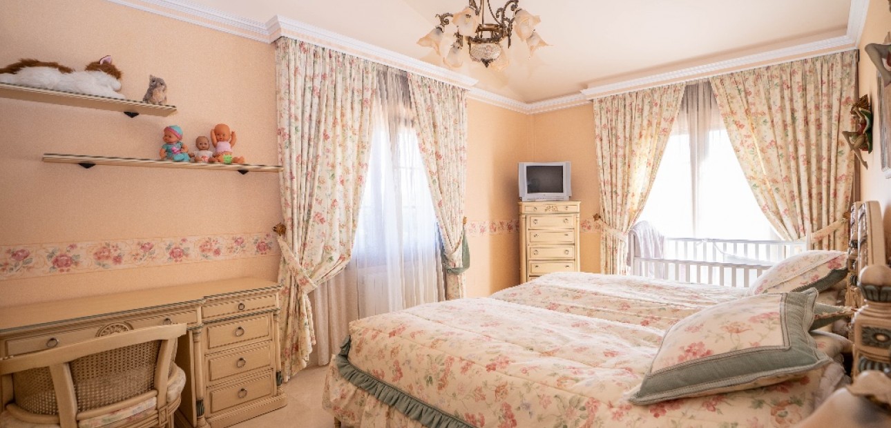 Herverkoop - Villa -
Campoamor