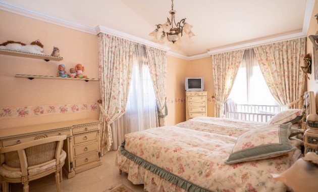 Herverkoop - Villa -
Campoamor