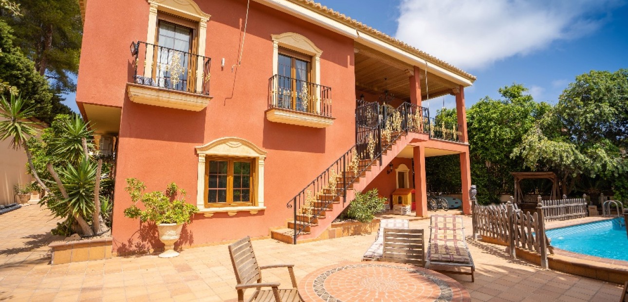 Herverkoop - Villa -
Campoamor