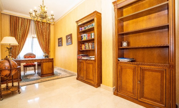 Herverkoop - Villa -
Campoamor