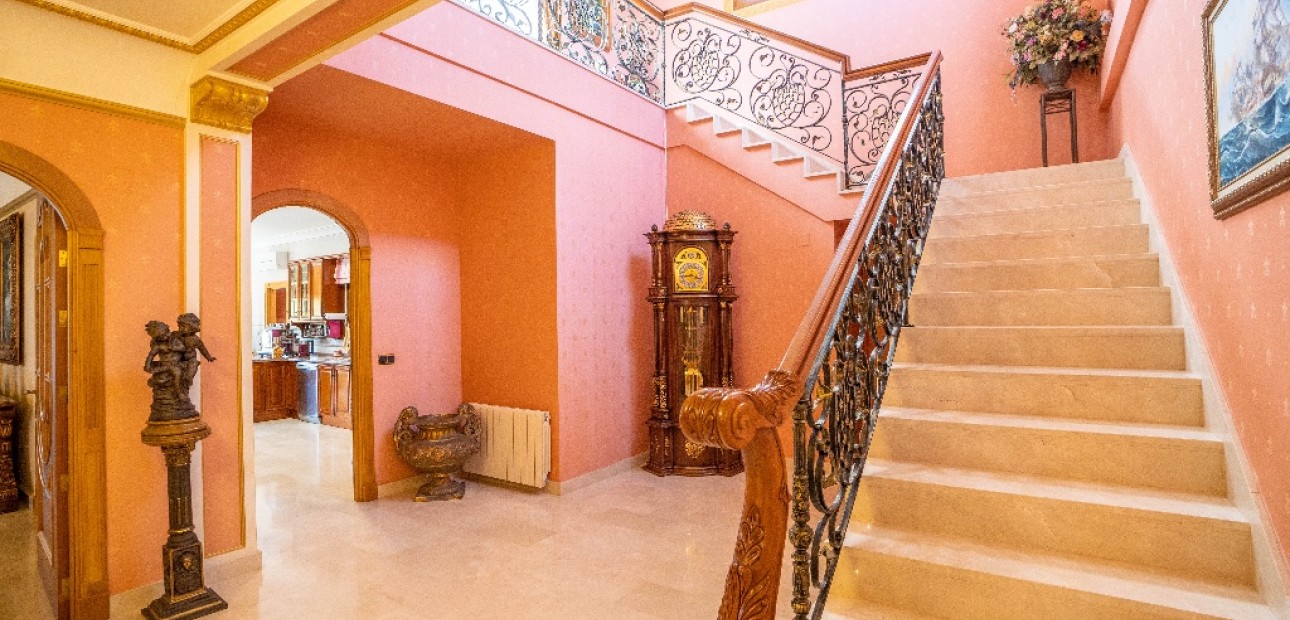 Herverkoop - Villa -
Campoamor