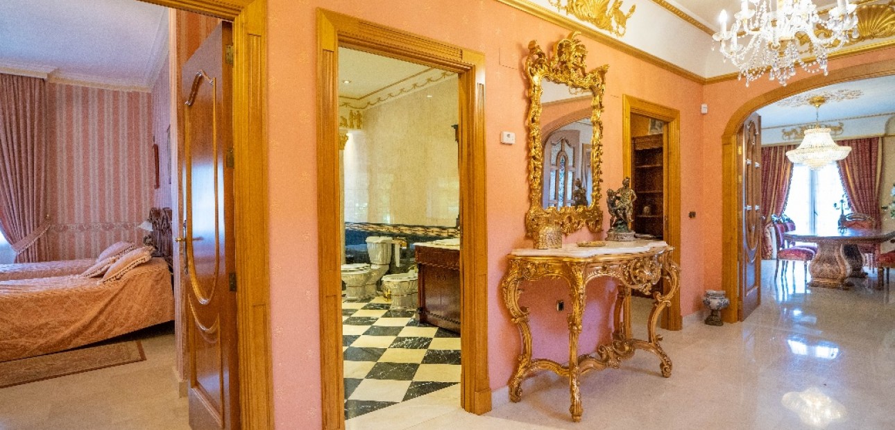 Herverkoop - Villa -
Campoamor