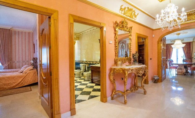 Herverkoop - Villa -
Campoamor