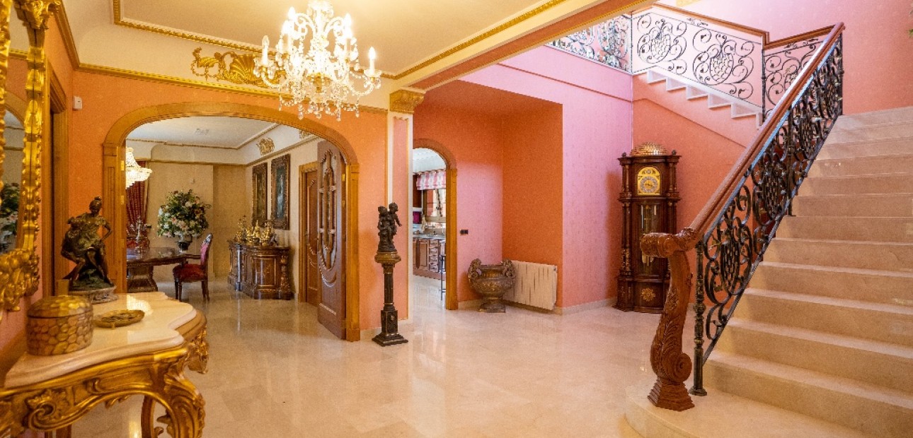 Herverkoop - Villa -
Campoamor