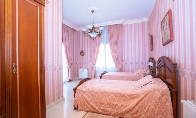 Herverkoop - Villa -
Campoamor