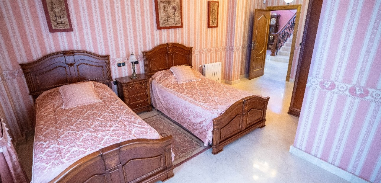 Herverkoop - Villa -
Campoamor