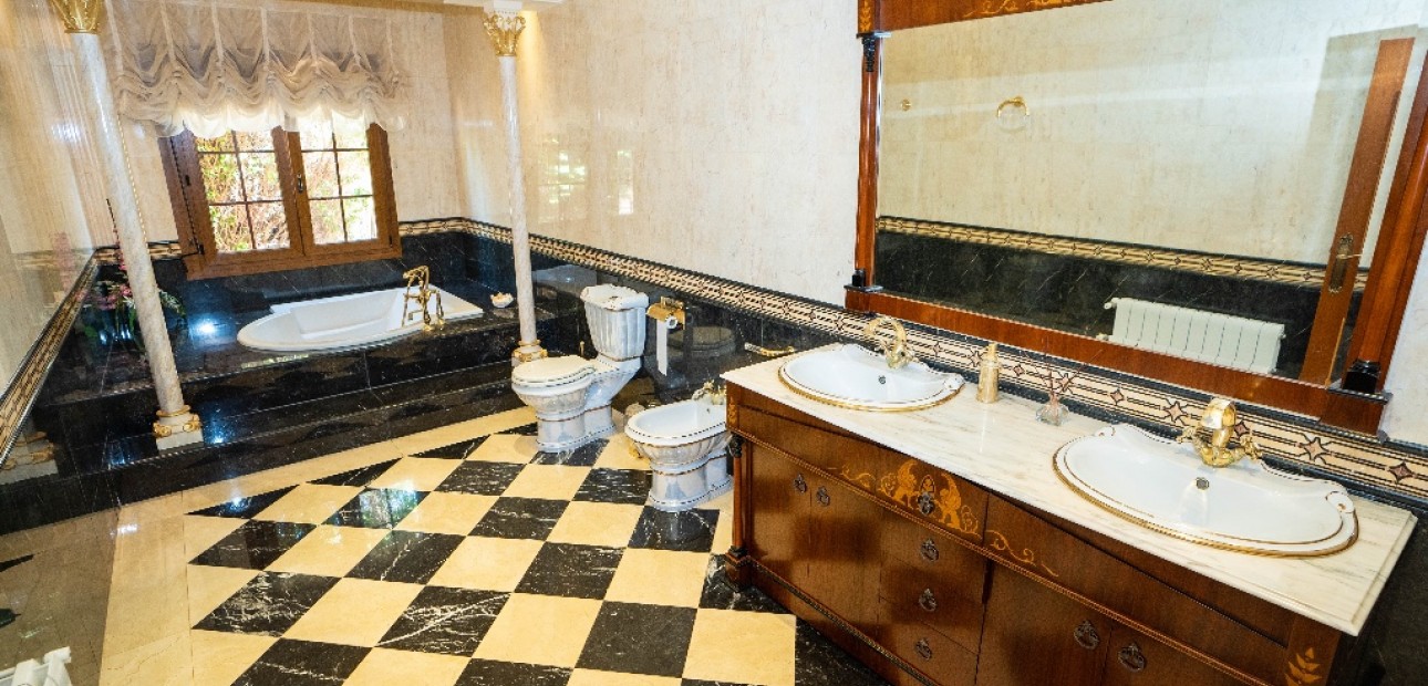 Herverkoop - Villa -
Campoamor