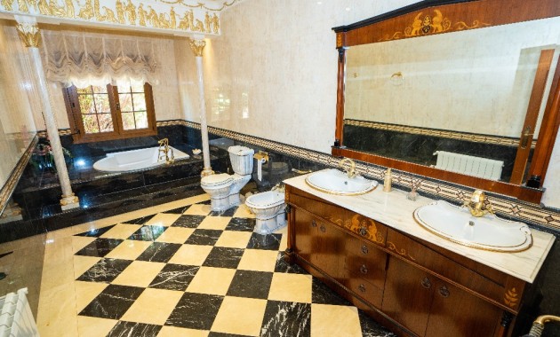 Herverkoop - Villa -
Campoamor