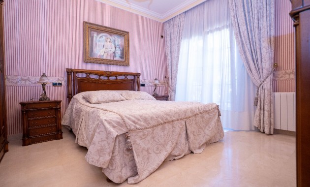 Herverkoop - Villa -
Campoamor