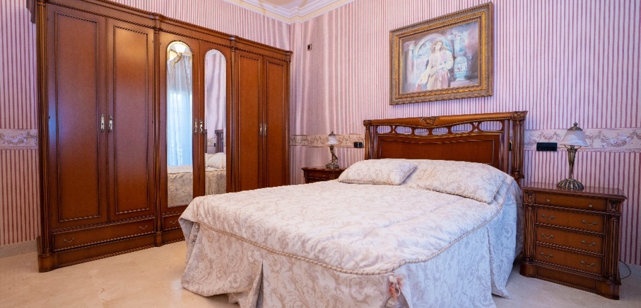 Herverkoop - Villa -
Campoamor