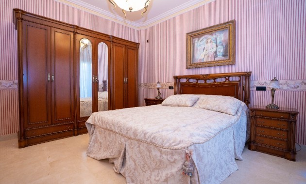 Herverkoop - Villa -
Campoamor