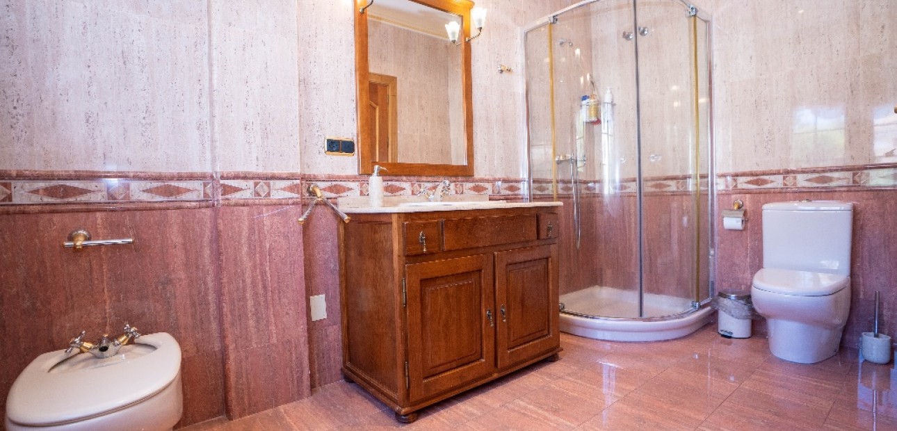 Herverkoop - Villa -
Campoamor